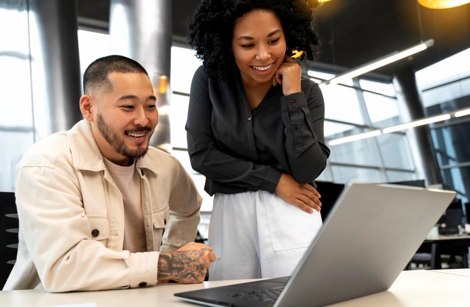 Professionelle Website-Layout-Beratung in modernem Büroumfeld